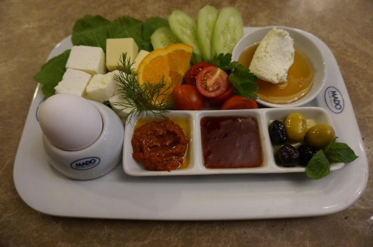 ホテル Phosphorion イスタンブール エクステリア 写真 A traditional Turkish breakfast