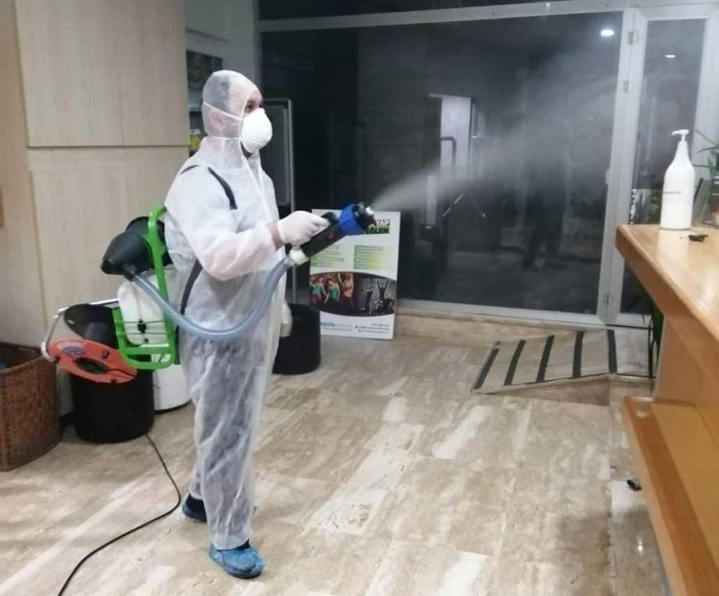 ホテル Phosphorion イスタンブール エクステリア 写真 Disinfection of a hospital in Italy