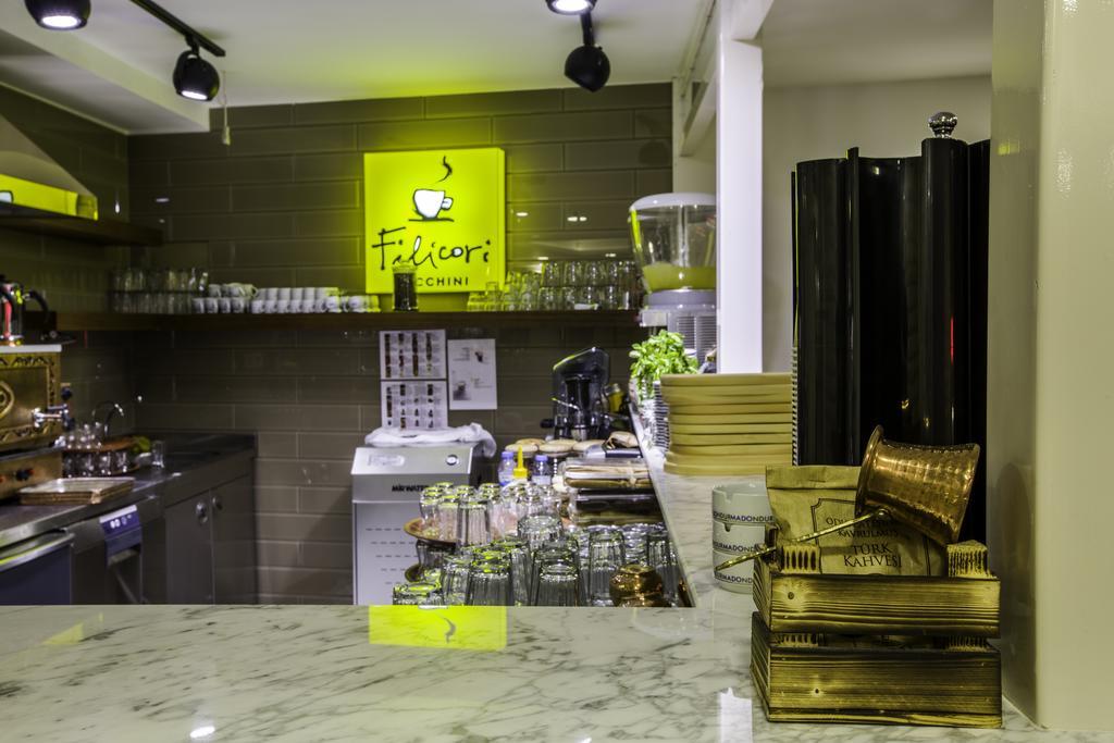 ホテル Phosphorion イスタンブール エクステリア 写真 A coffee shop in Cairo, Egypt