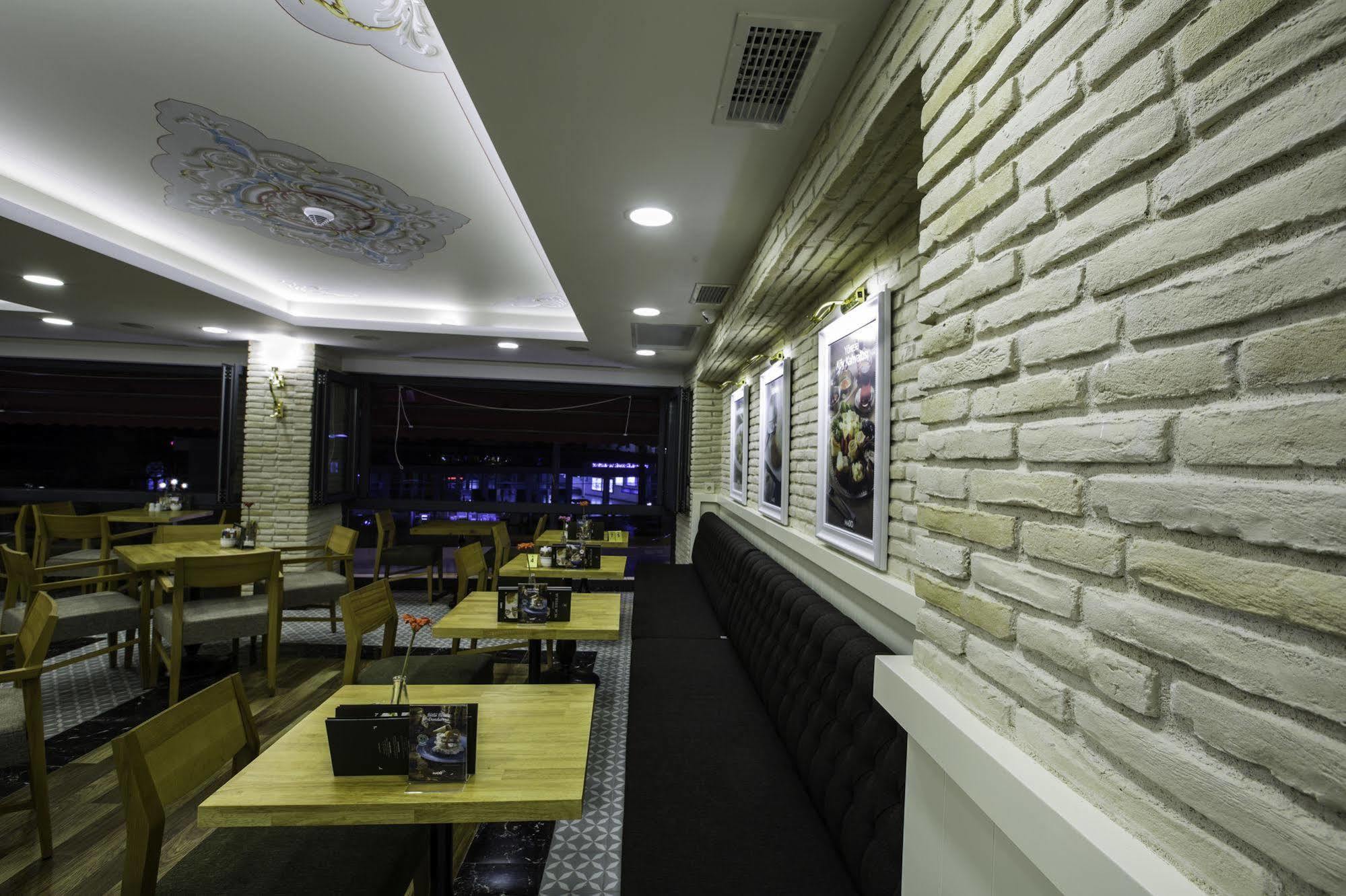 ホテル Phosphorion イスタンブール エクステリア 写真 Interior of a restaurant in Nicosia, Cyprus