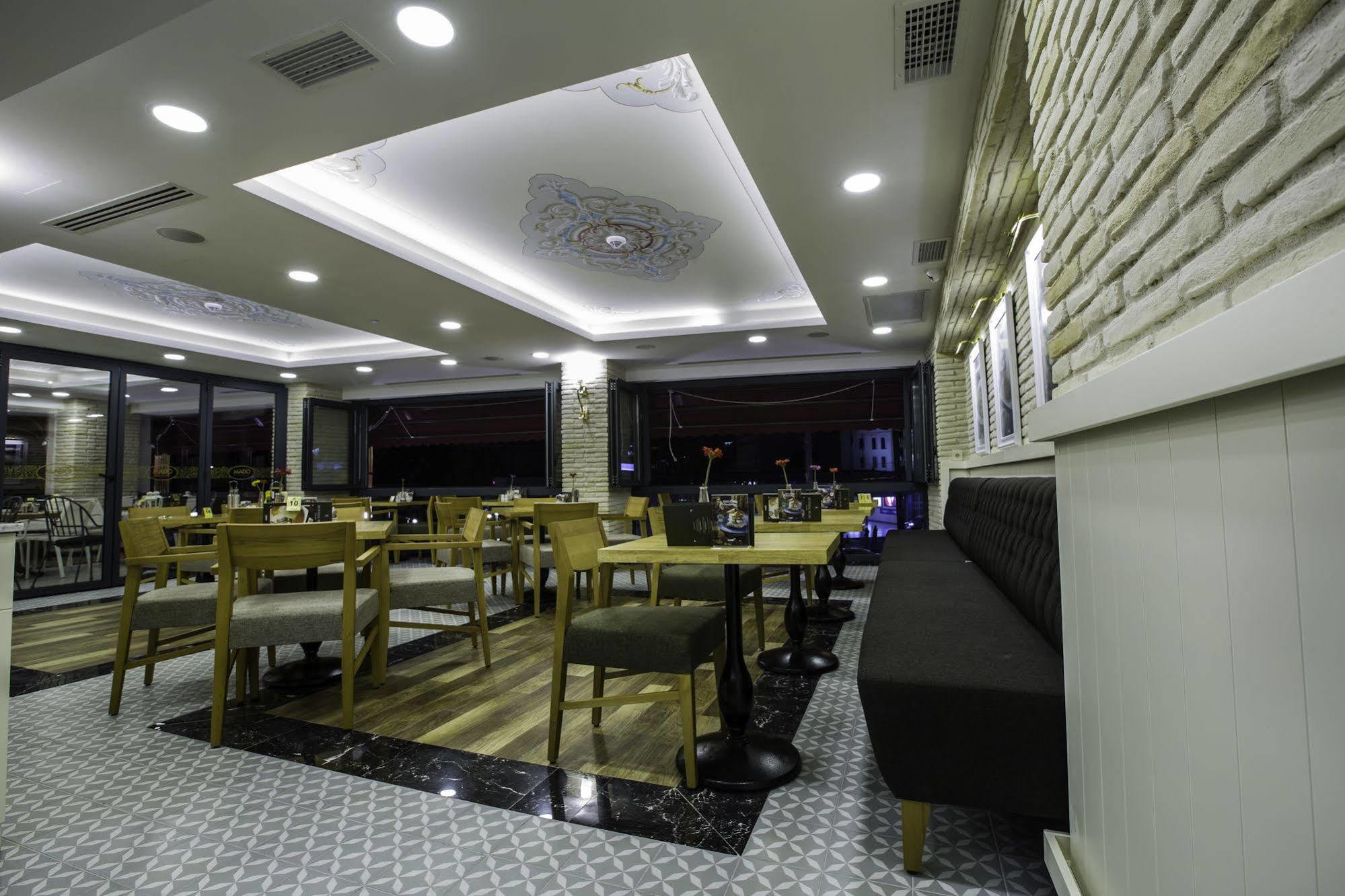 ホテル Phosphorion イスタンブール エクステリア 写真 Interior of a restaurant in the hotel