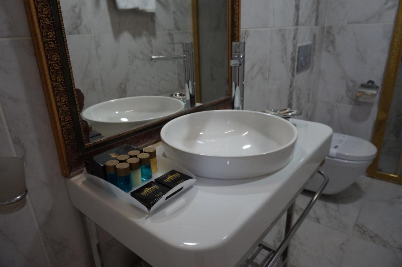 ホテル Phosphorion イスタンブール エクステリア 写真 Bathroom in a hotel